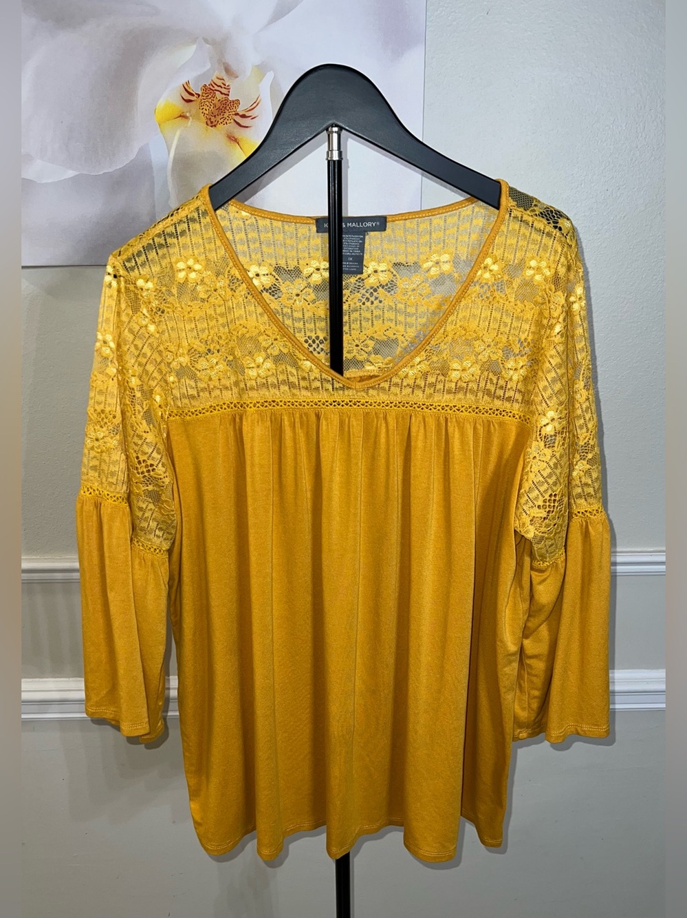 Kate & Mallory Women’s Yellow 3/4 Flare Sleeve V-Neck Top! Size 1X.